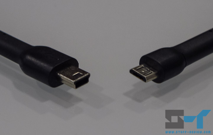 Mini-USB (left) v.s. Micro-USB (right) male plugs