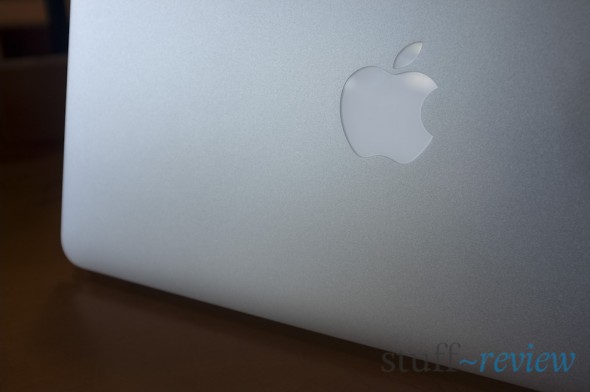 MacBook Air 2011 Apple logo