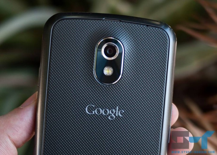 Samsung Galaxy Nexus back - read camera and textured cover