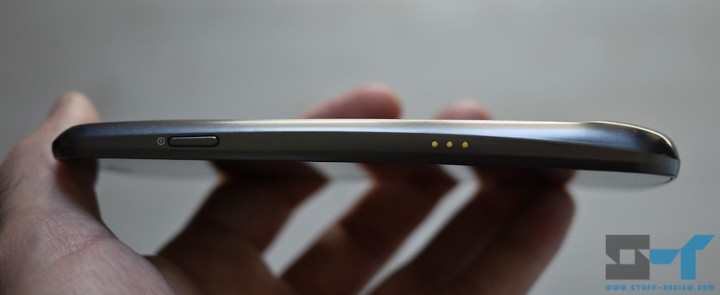 Samsung Galaxy Nexus side view - thickness and hump