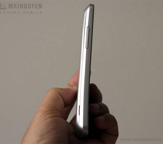 Samsung Galaxy S Advance side white