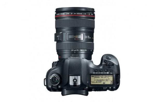 Canon EOS 5D Mark III top with lens