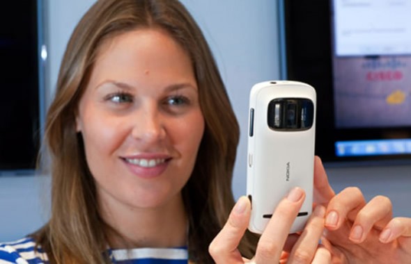 Nokia 808 PureView held by woman taking pic