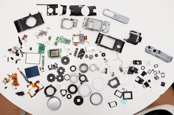 Fujifilm X100 teardown reveals hundreds of parts