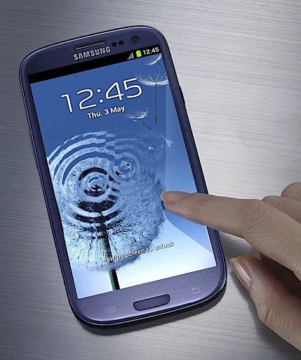 Samsung Galaxy S III blue finger touching screen