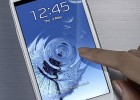 Samsung Galaxy S III white finger touching screen